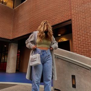 Meet your Posher, Alyssa